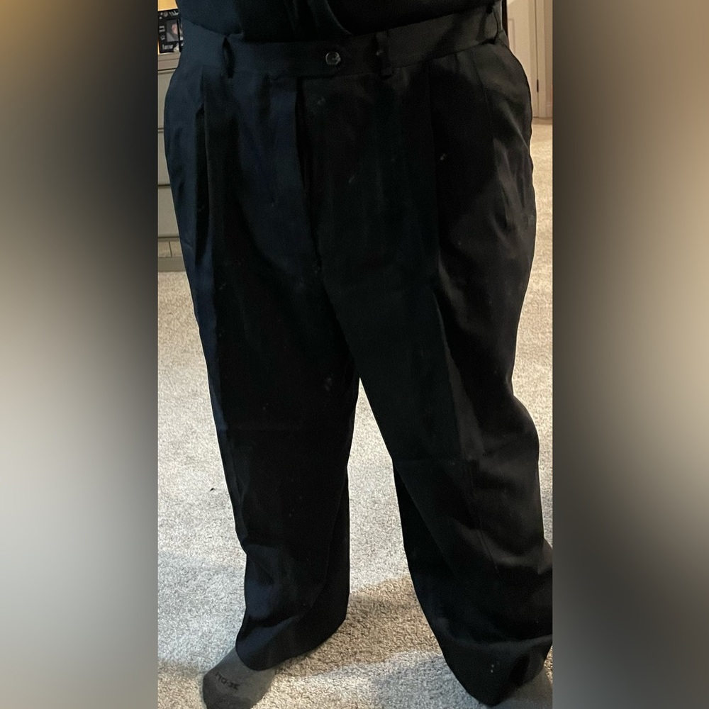 Men’s Wearhouse 42X30 black pinstripe!
